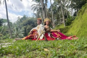 バリ：伝統的なウェディングフォトセッション + マッサージ ライステラスビュー