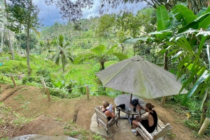 バリ：伝統的なウェディングフォトセッション + マッサージ ライステラスビュー