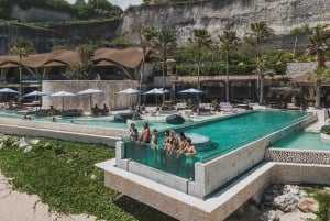 Bali: Tropical Temptation Beach Club Pass & Lounge-tilvalg
