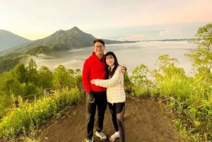 Bali: Trekking al amanecer en la Caldera Batur y fuente termal natural