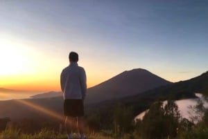 Bali: Trekking al amanecer en la Caldera Batur y fuente termal natural