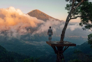 Bali: cascata di Tukad Cepung, tempio di Besakih e Tirta Gangga