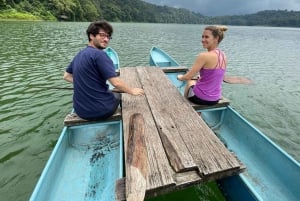 Munduk: Caminhada na selva do Lago Gémeo, Templo Ulun Danu e Cascata