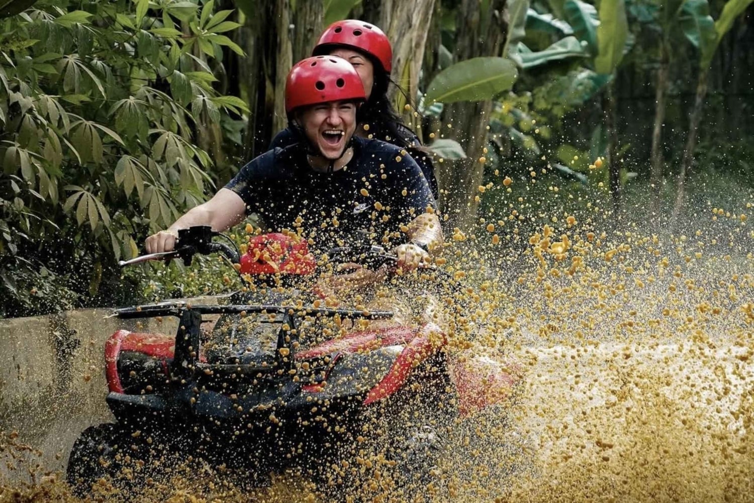 バリ島：ウブドで四輪バギーアドベンチャー＆ホワイトウォーターラフティングのプライベートツアーをお楽しみください