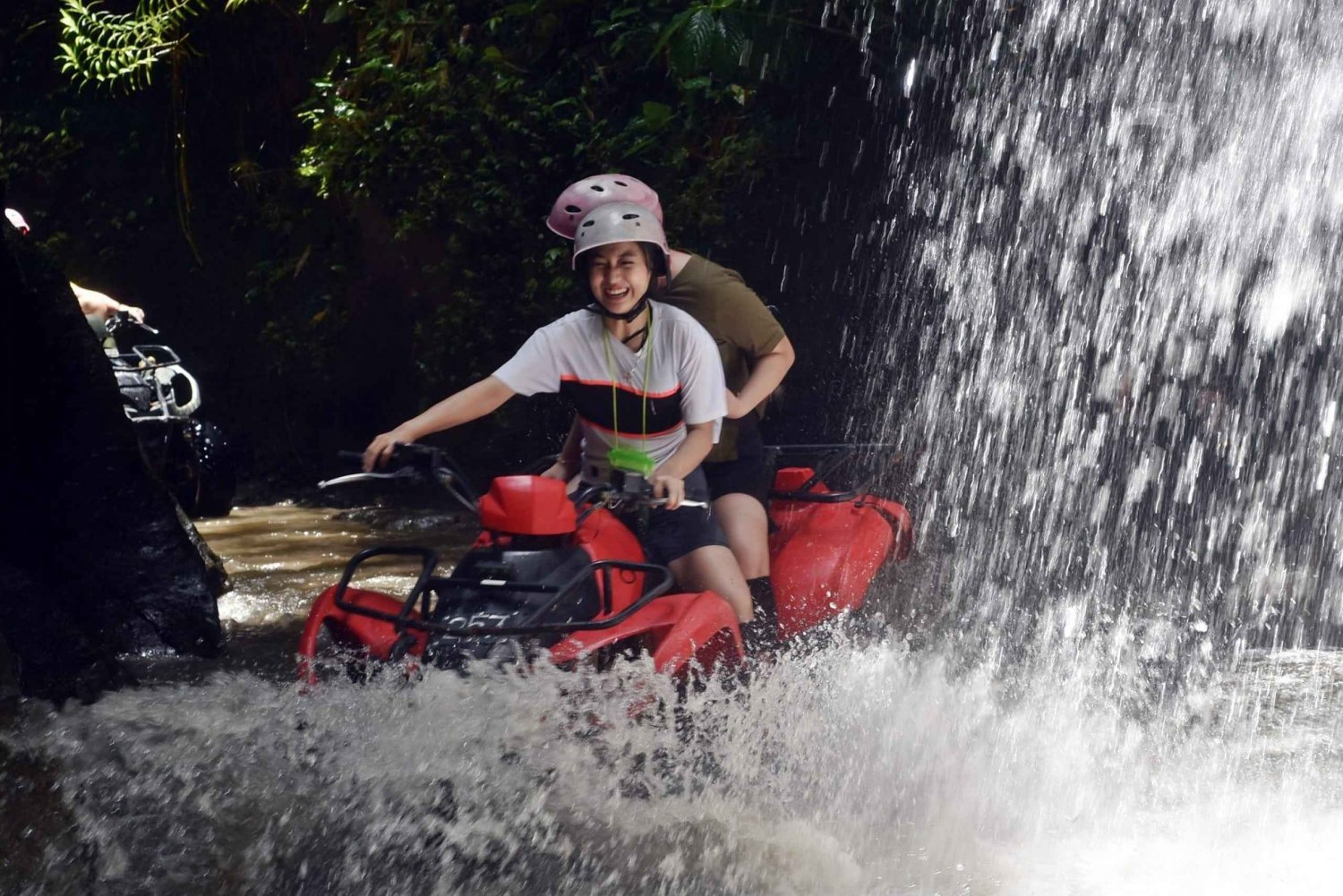 Bali: Ubuds jungle-, flod-, vandfalds- og tunnelture på quadbike