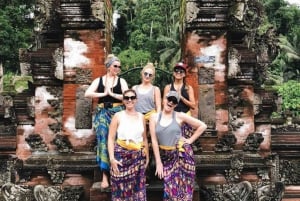 Bali: Ubud Apinametsä, riisiterassit, temppeli ja vesiputous.