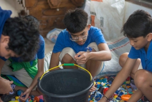 Bali, Ubud : Atelier d'art sur le recyclage des déchets plastiques