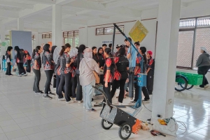 Bali, Ubud : Atelier d'art sur le recyclage des déchets plastiques