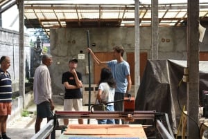 Bali, Ubud : Atelier d'art sur le recyclage des déchets plastiques