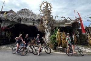 Bali: Sykkeltur i Ubud med lunsj og bading
