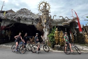Bali: Ubud Village Cycling Tour with Lunch and Swim