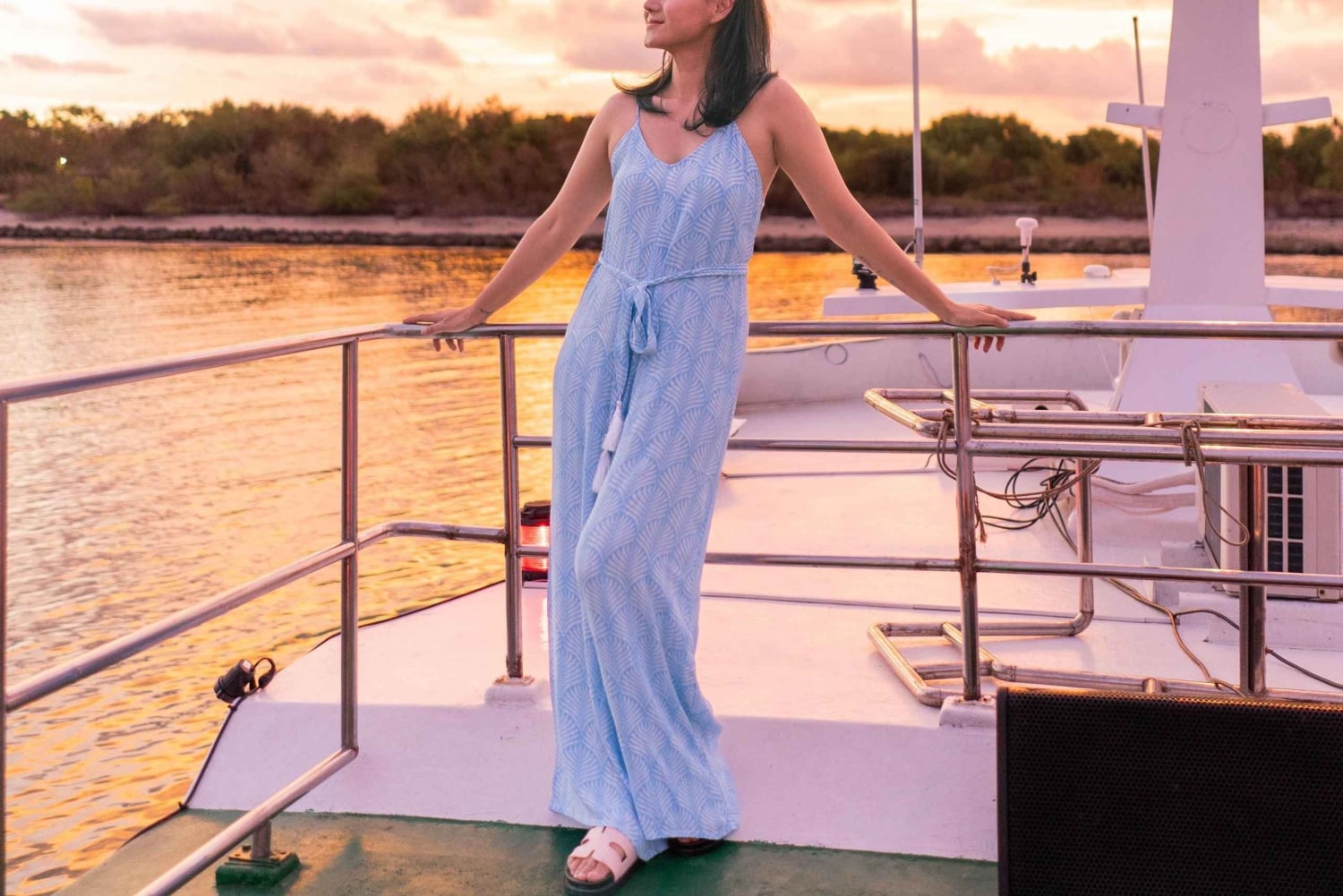 バリ島で究極のサンセットボートパーティーをお楽しみください。4時間の楽しい時間をお楽しみください。