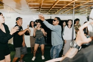 バリ島で究極のサンセットボートパーティーをお楽しみください。4時間の楽しい時間をお楽しみください。