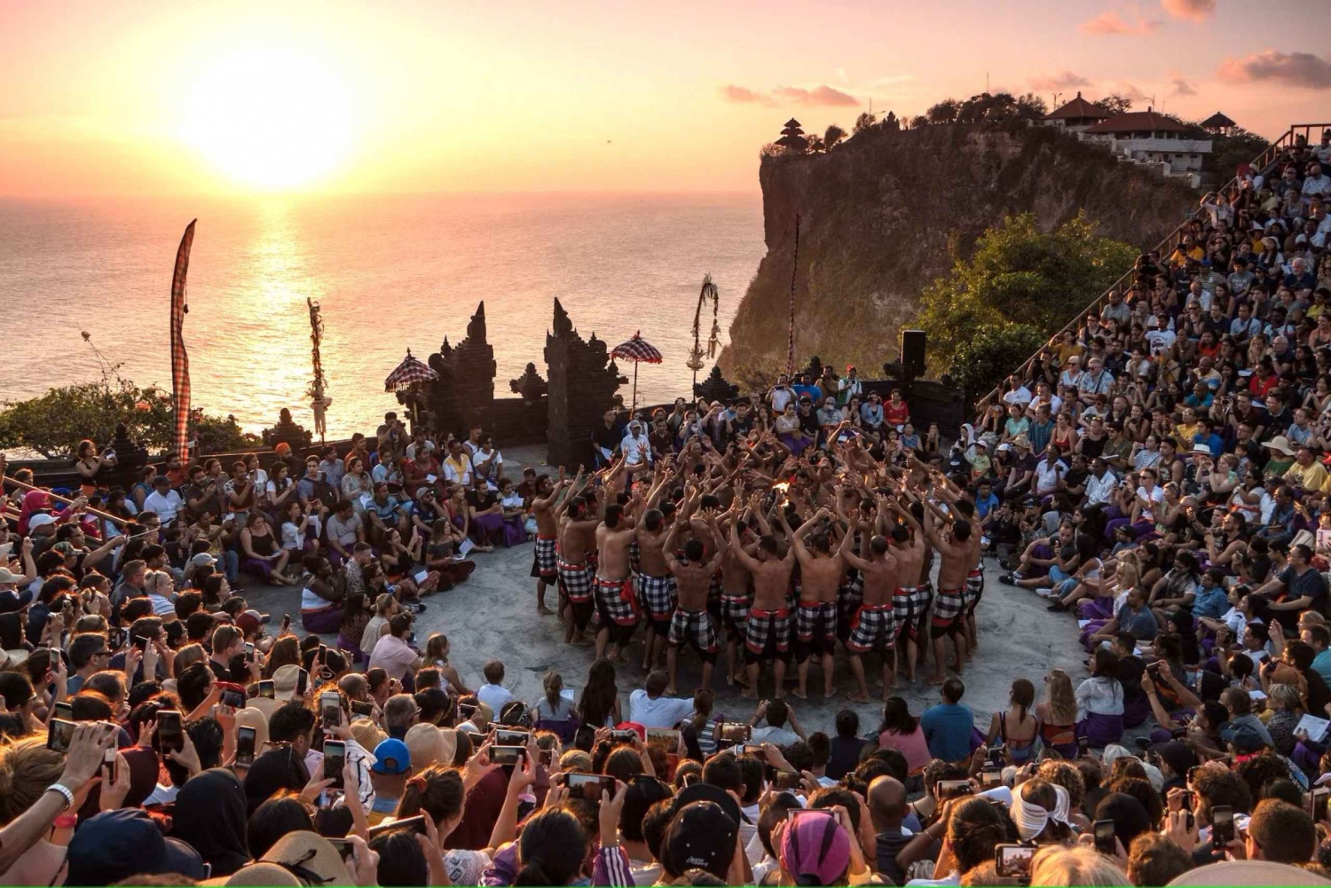 Bali: Zachód słońca w Uluwatu, taniec ognia Kecak i plaża Suluban