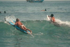 Bali, Uluwatu: lezione di surf