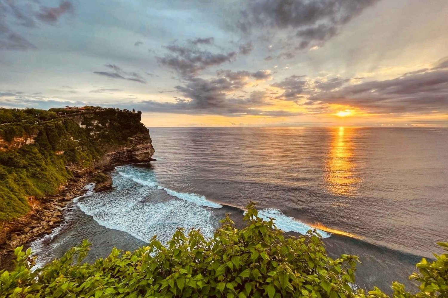 Bali: Uluwatu Temple and Karang Boma Cliff Tour with Tickets in Bali