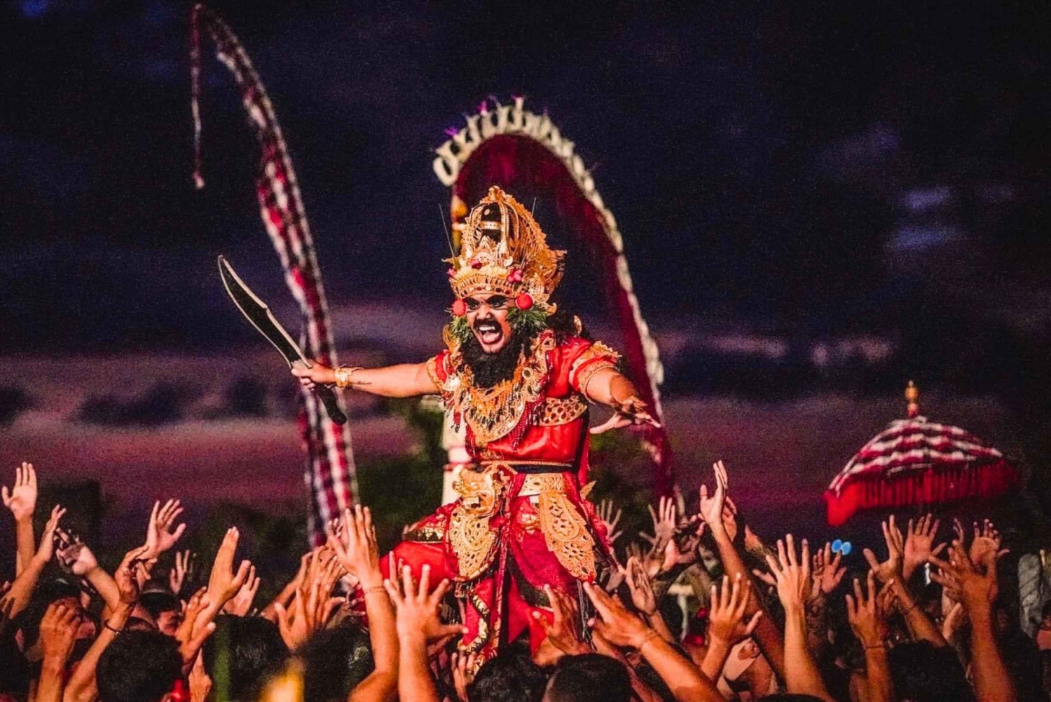 Bali: Templo de Uluwatu, Danza del Fuego Kecak y Bahía de Jimbaran