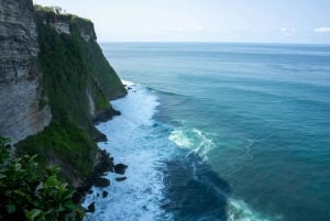Bali Uluwatu Tour: Beaches, Cliffs, Temple, Fire Dance & BBQ