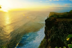 Bali Uluwatu Tour: Beaches, Cliffs, Temple, Fire Dance & BBQ