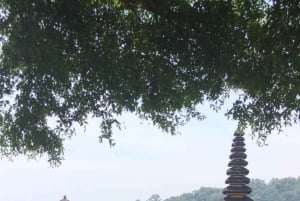 Wycieczka UNESCO na Bali: Ulundanu, Taman ayun i świątynia Tanah lot