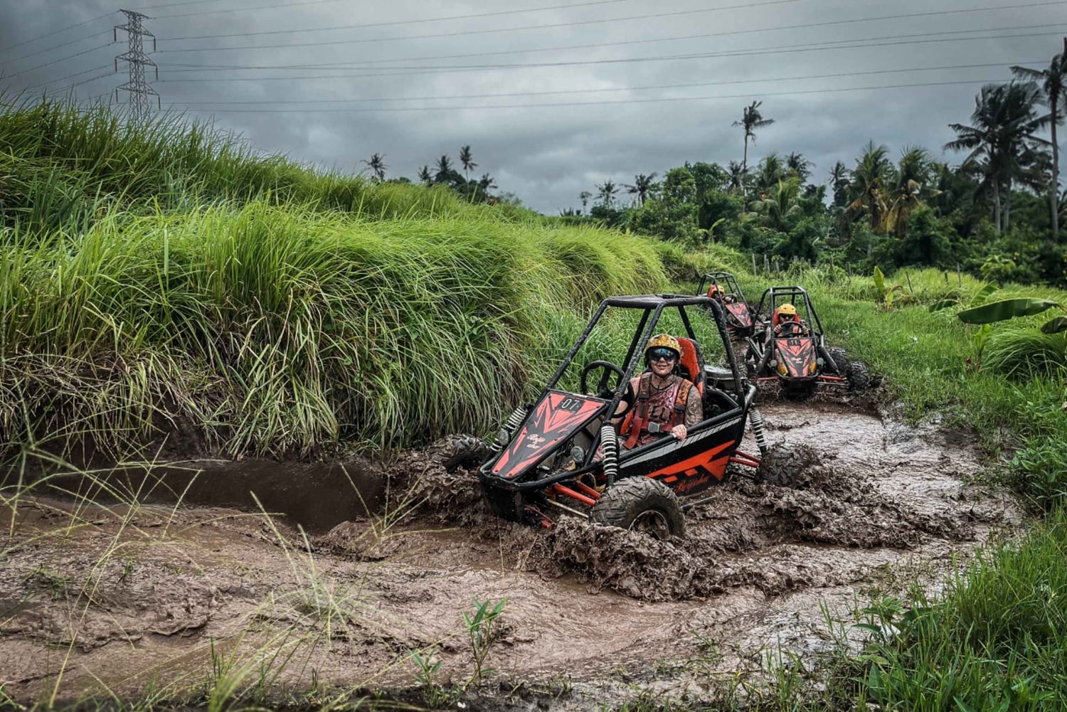 Bali: aventura de UTV e banho de rio numa cascata natural
