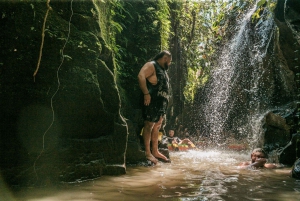 Bali: avventura in UTV e bagno nel fiume presso una cascata naturale