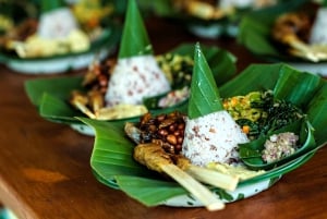 Solnedgang i en landsby på Bali – Jamu, lokale søde sager og middag