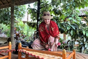 Solnedgang i en landsby på Bali – Jamu, lokale søde sager og middag