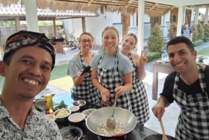 Bali: Landsbytur med kokosnøttolje og sjokoladefabrikk