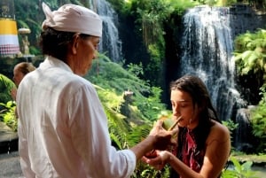 バリ島：滝での浄化儀式とコーヒーツアーをご案内いたします