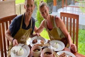 Balijska tradycyjna lekcja gotowania z wycieczką po targu