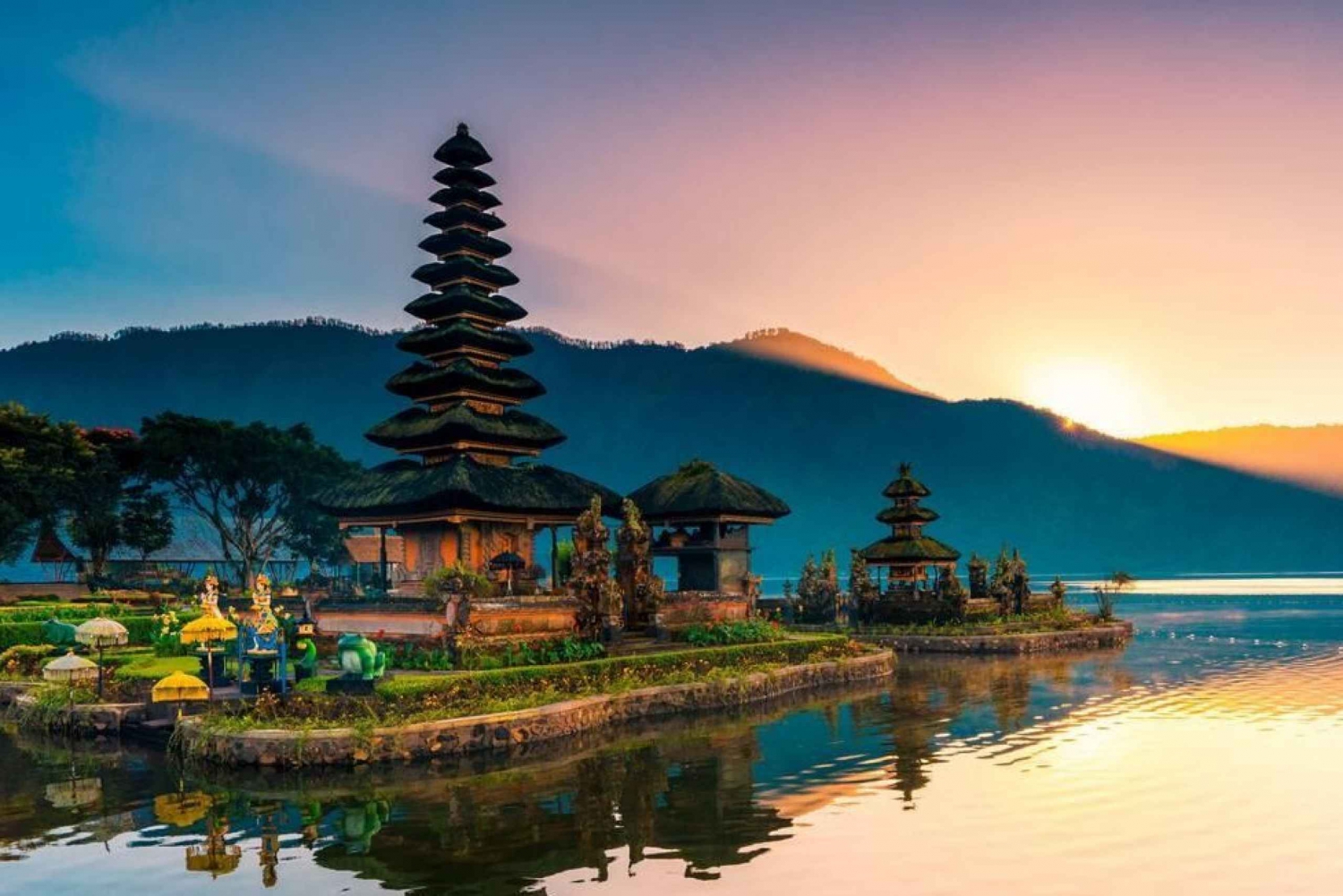 Bali's Golden Embrace: Dazzling Tanah Lot Sunset Expedition
