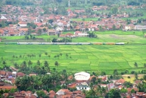 Bandung: 5 päivää Borobudur Prambanan Bromo Ijen Baliin