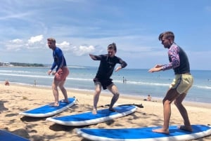 Spiaggia di Kuta, Bali: Lezioni di surf per principianti e intermedi