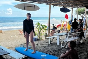 Lezioni di surf per principianti a Canggu
