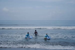 Lezioni di surf per principianti a Canggu