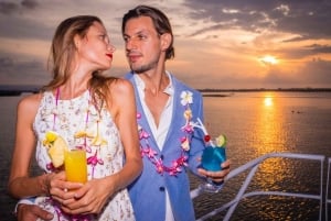 Benoa Bali: Sunset Dinner Cruise with Show and Live Music