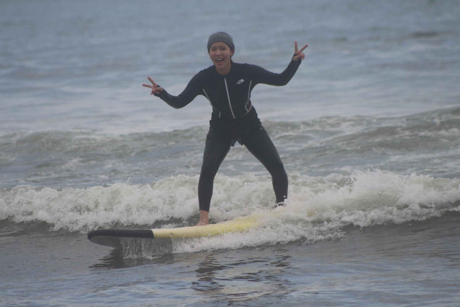 ベラワ：現地ガイドと一緒に楽しむサーフィンレッスン（用具付き）