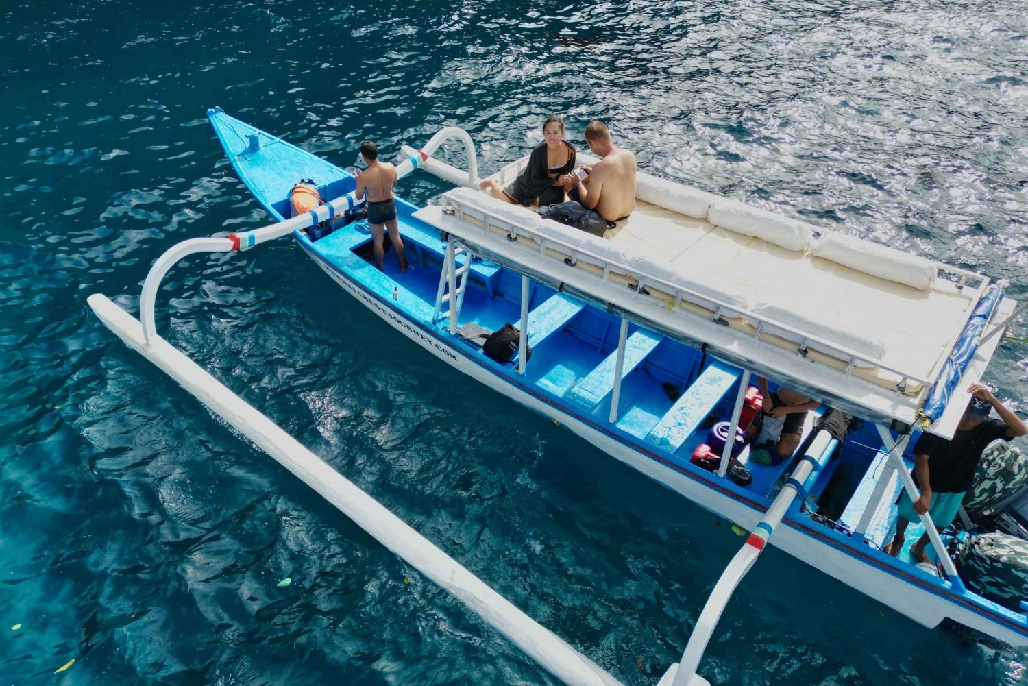 Blue Lagoon Snorkeling Tour particular em um barco com deck