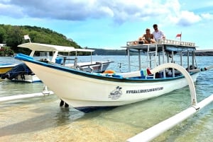 Excursión de snorkel a la Laguna Azul en barco privado con terraza