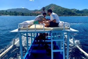 Excursión de snorkel a la Laguna Azul en barco privado con terraza