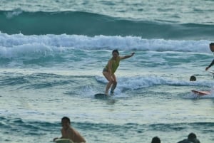 Canggu: aula de surf para crianças com equipamento