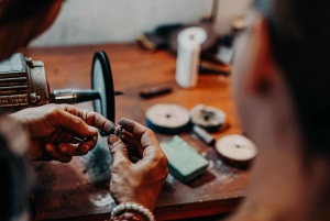 Canggu : Cours de fabrication de vos propres bijoux en argent