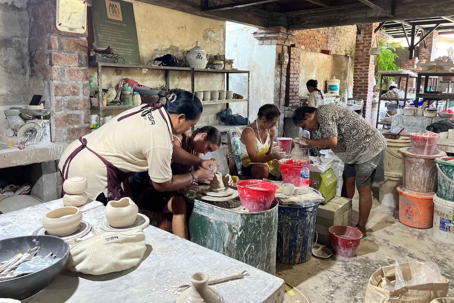 Canggu: Pottery Workshop with Balinese Artist & Souvenir