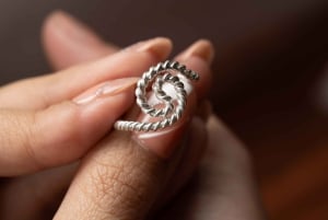 Lezione di gioielleria in argento a Canggu: crea il tuo pezzo d'argento