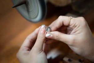 Lezione di gioielleria in argento a Canggu: crea il tuo pezzo d'argento