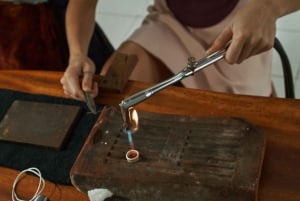 Lezione di gioielleria in argento a Canggu: crea il tuo pezzo d'argento