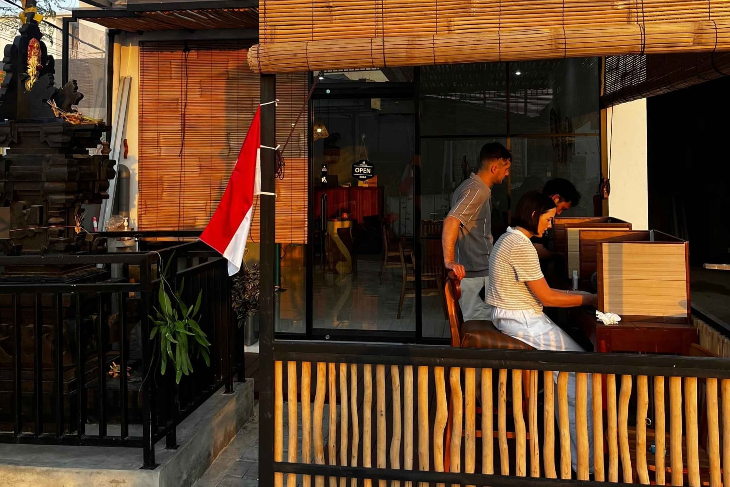 Canggu: Hopeasormustyöpaja auringonlaskun aikaan, sisältää valokuvat