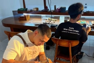 Canggu: Hopeasormustyöpaja auringonlaskun aikaan, sisältää valokuvat