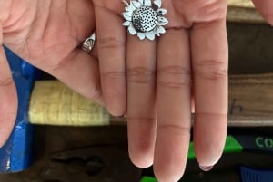 Canggu: Hopeasormustyöpaja auringonlaskun aikaan, sisältää valokuvat